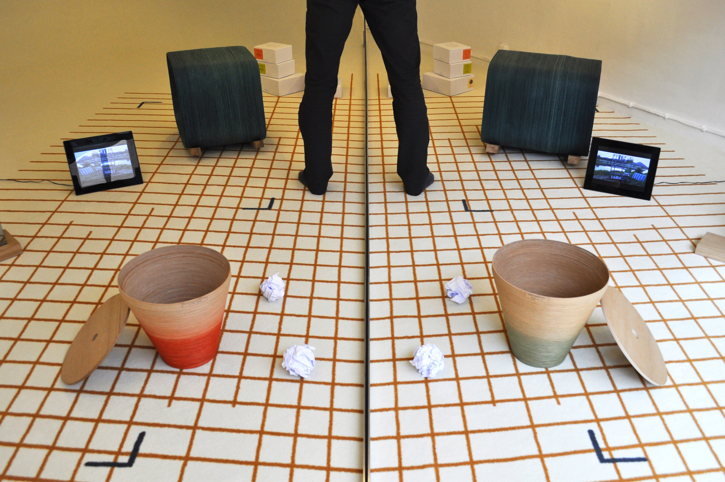 mischertraxler_similarly_unique_exhibition_lynfabrikken_withlegs_300dpi.jpg