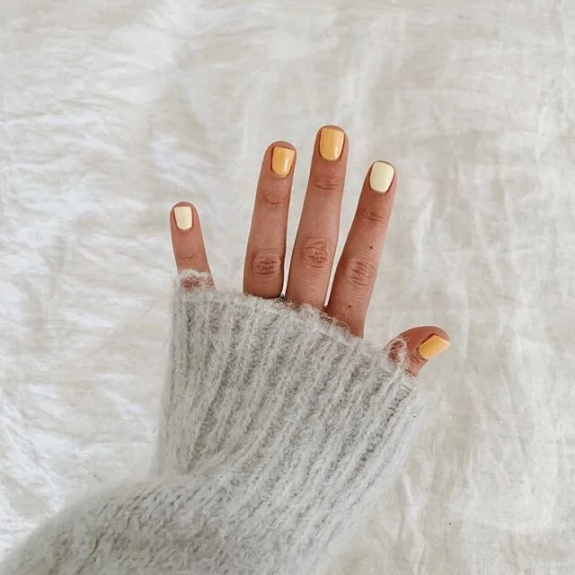 A lil&rsquo; sunshine mani by @stellaandshay_jeniece 🍋