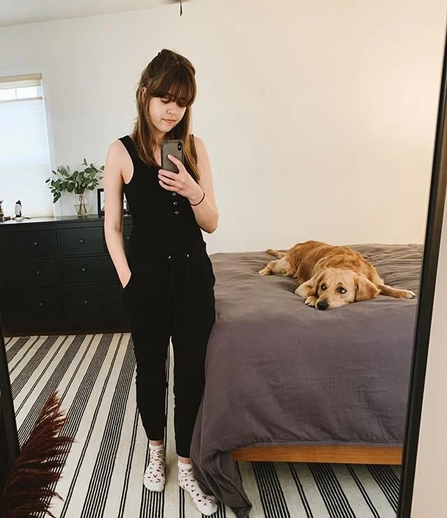 I can barely see through my bangs and Bentley can barely tolerate me nowadays. Good thing it&rsquo;s time for happy hour 🤗

#vsco #minigoldenretriever