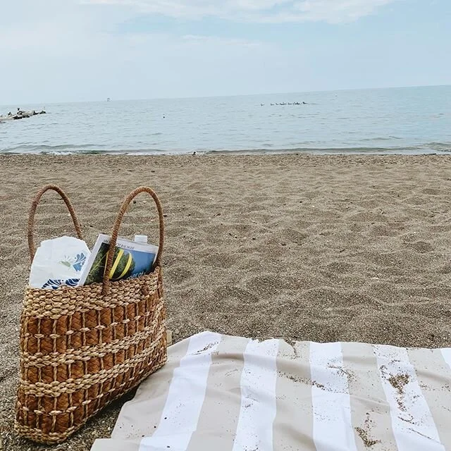 spent a few hours today by the water eating twizzlers. something my dad looked forwarded doing every summer. i think this could become a little tradition for me 🤎