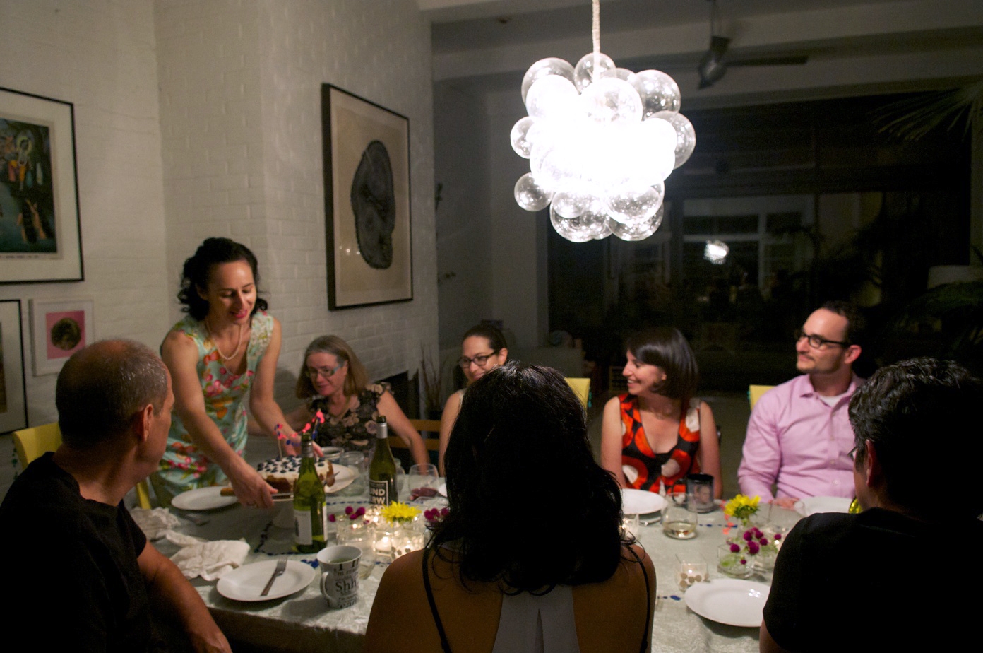 Catering Plan #1 We love cooking for intimate dinner parties. We will prepare everything and serve your guests. We'll also manage creative touches, like table flowers.