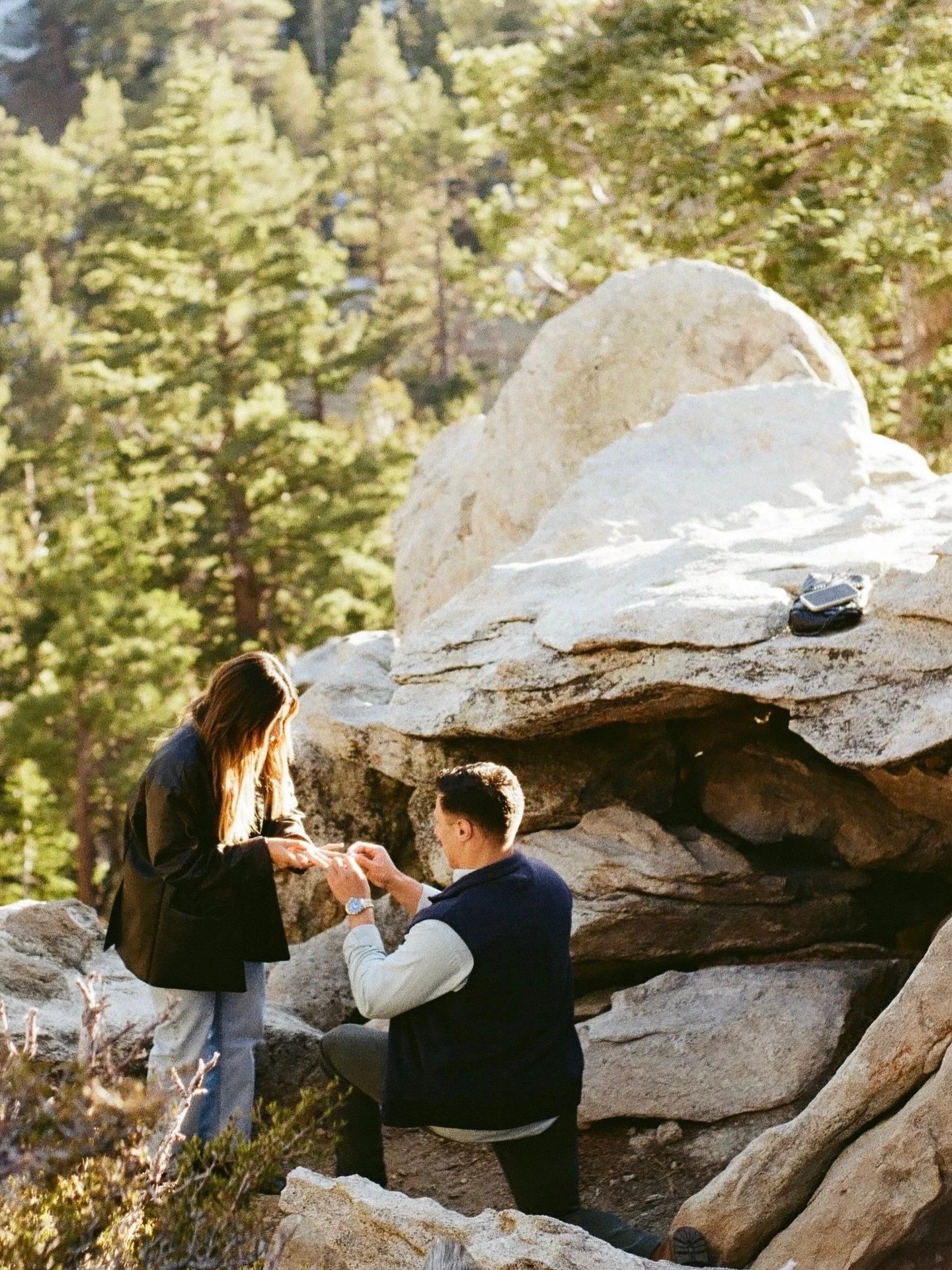 Golden light, mountain views, and the sweetest &lsquo;yes&rsquo;&mdash;an unforgettable moment captured on film❤️✨🎞️