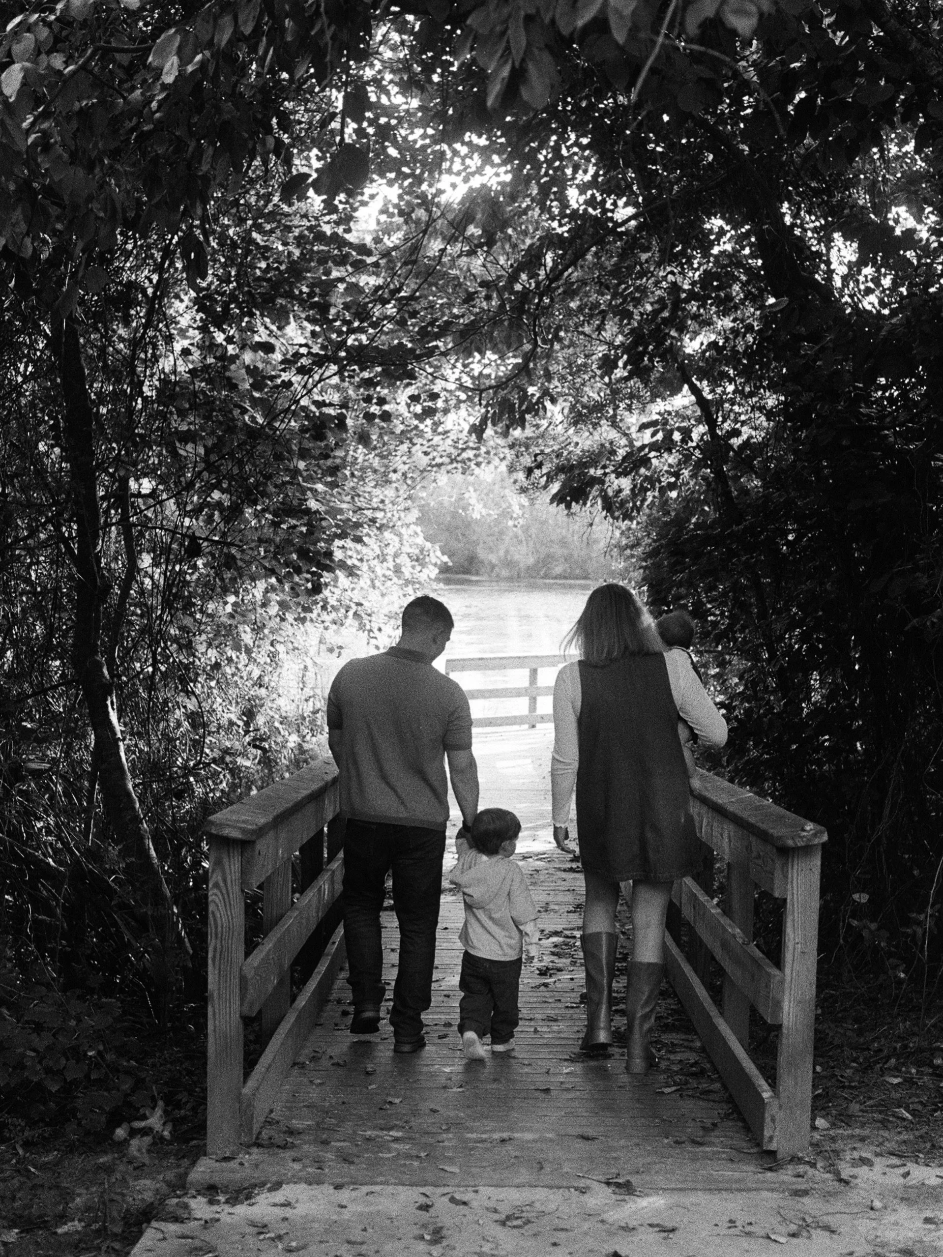 35MM FILM FRIDAY 🎞️

Every Friday, I&rsquo;ll be sharing a favorite photograph captured on 35mm film, whether it&rsquo;s from a family, maternity, couples session, or a personal moment.

Would you choose film for your next family, maternity, or coup