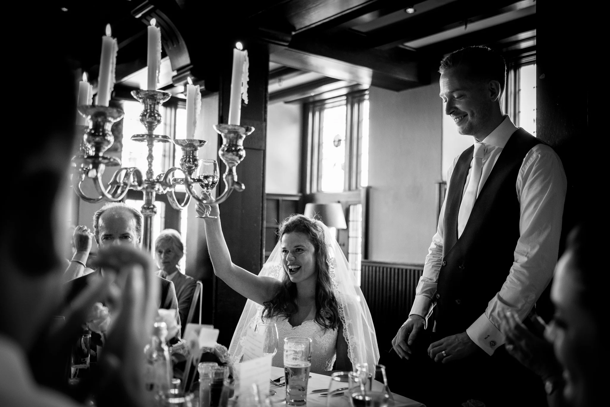 Speech van de bruidegom tijdens het bruidsdiner.