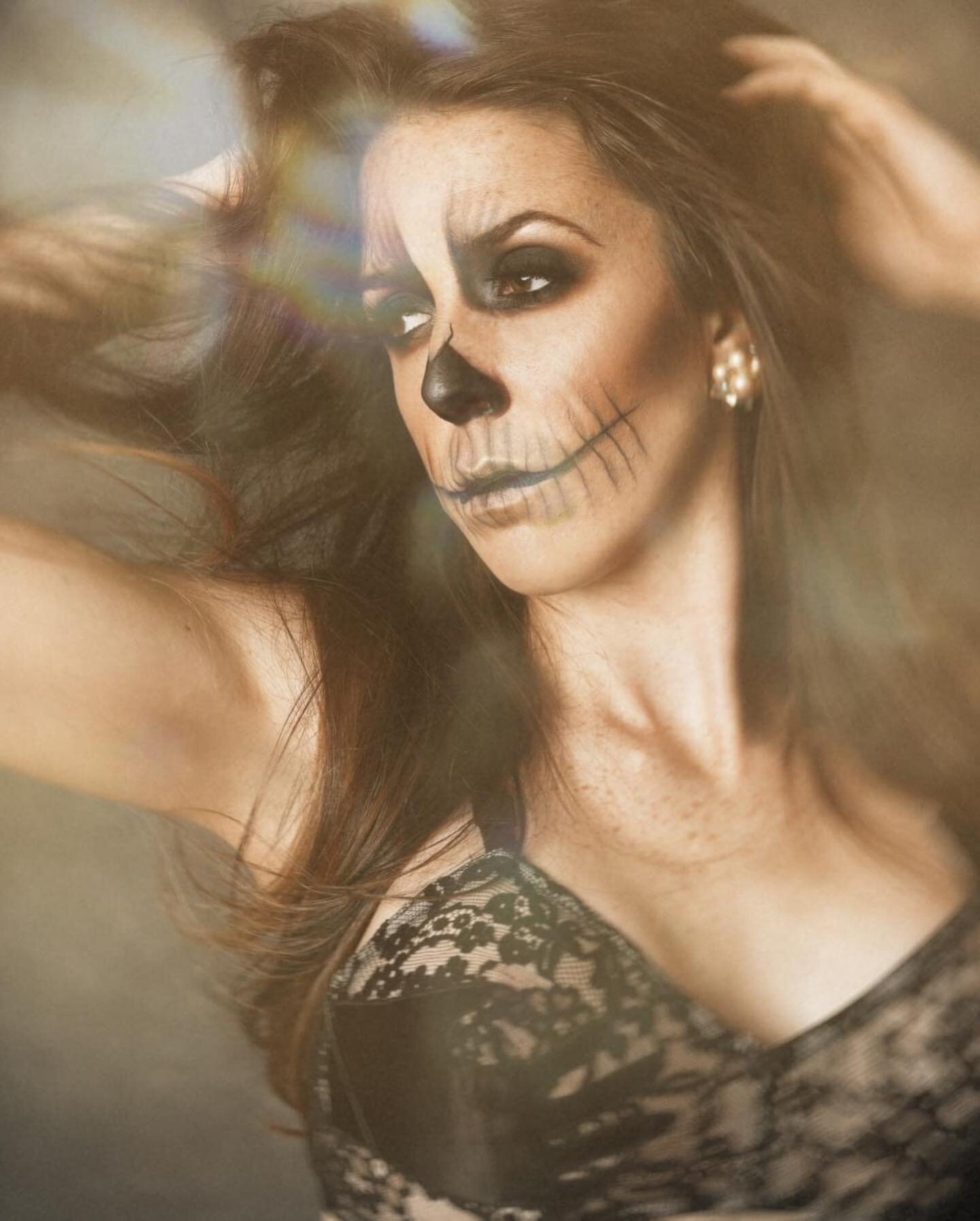 The best way to get into the spooky spirit this Halloween season is by going all out with your makeup!

 My makeup artist @alluringmakeupartistrybykatey and I collaborated for a fun play day. Love this creative spooky vibe

Katey can amplify your mak