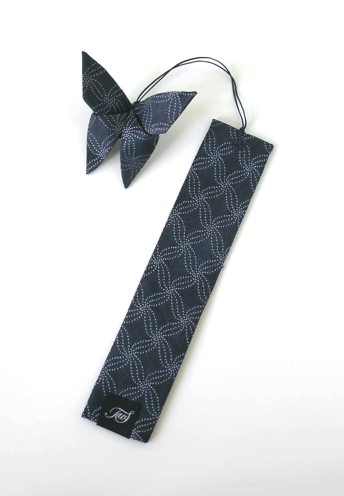 silky bookworm dark.jpg