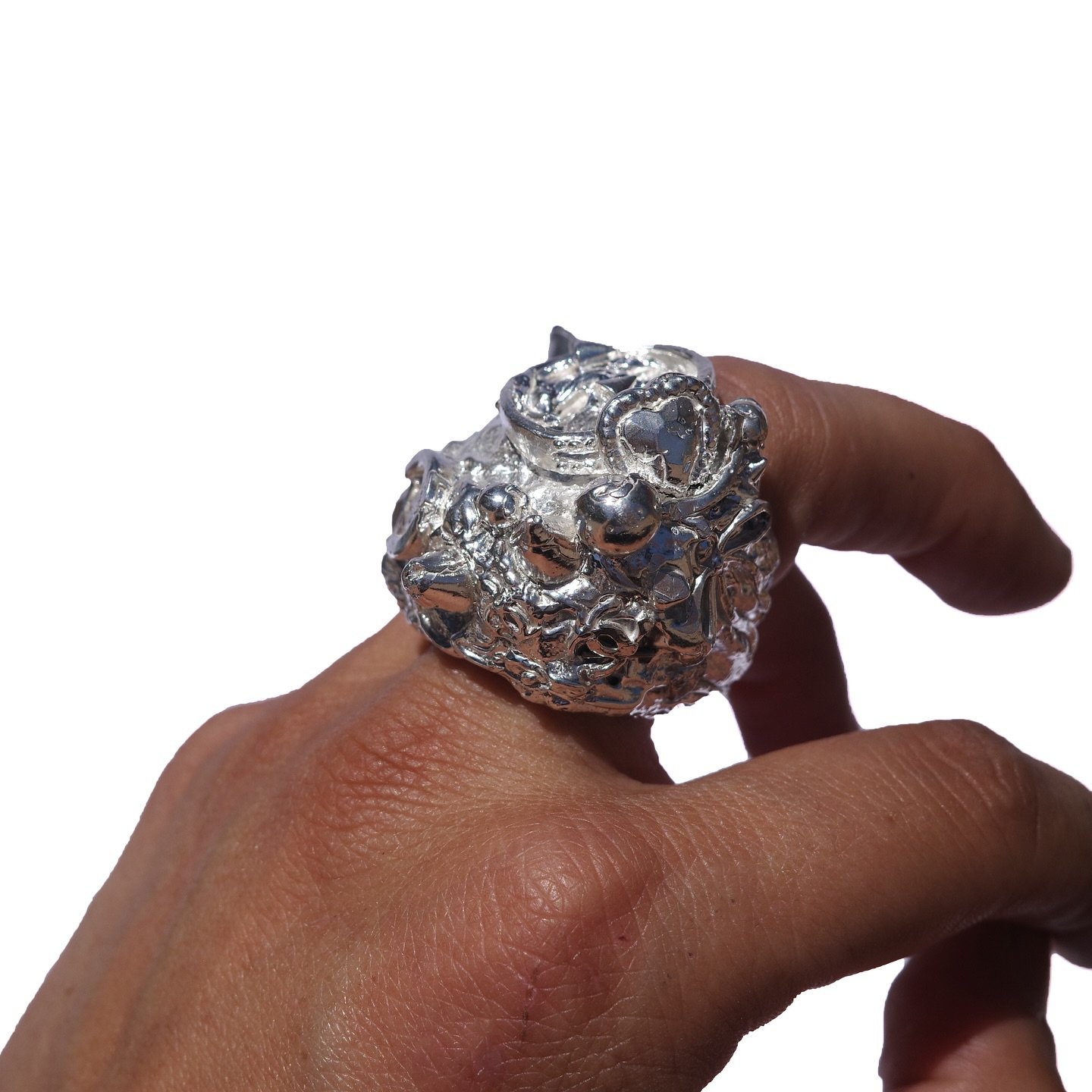 Between crazy projects and experimentation. Translating my jewelry sculptures into metal ✨⛓️💍🍒💍💘⚒️...