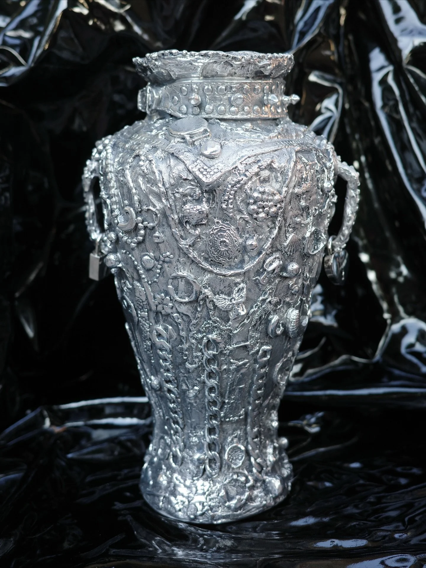 💎💎🔥🫶🏼At Embajada we are very excited for the new solo exhibition from our dear artist Georgina Trevi&ntilde;o opening tomorrow.

𝓖𝓻𝓮𝓮𝓽𝓲𝓷𝓰𝓼 𝓕𝓻𝓸𝓶 𝓣𝓲𝓳𝓾𝓪𝓷𝓪 Solo exhibition at The NMSU University Art Museum @nmsuartmuseum 🔥🫶🏼

