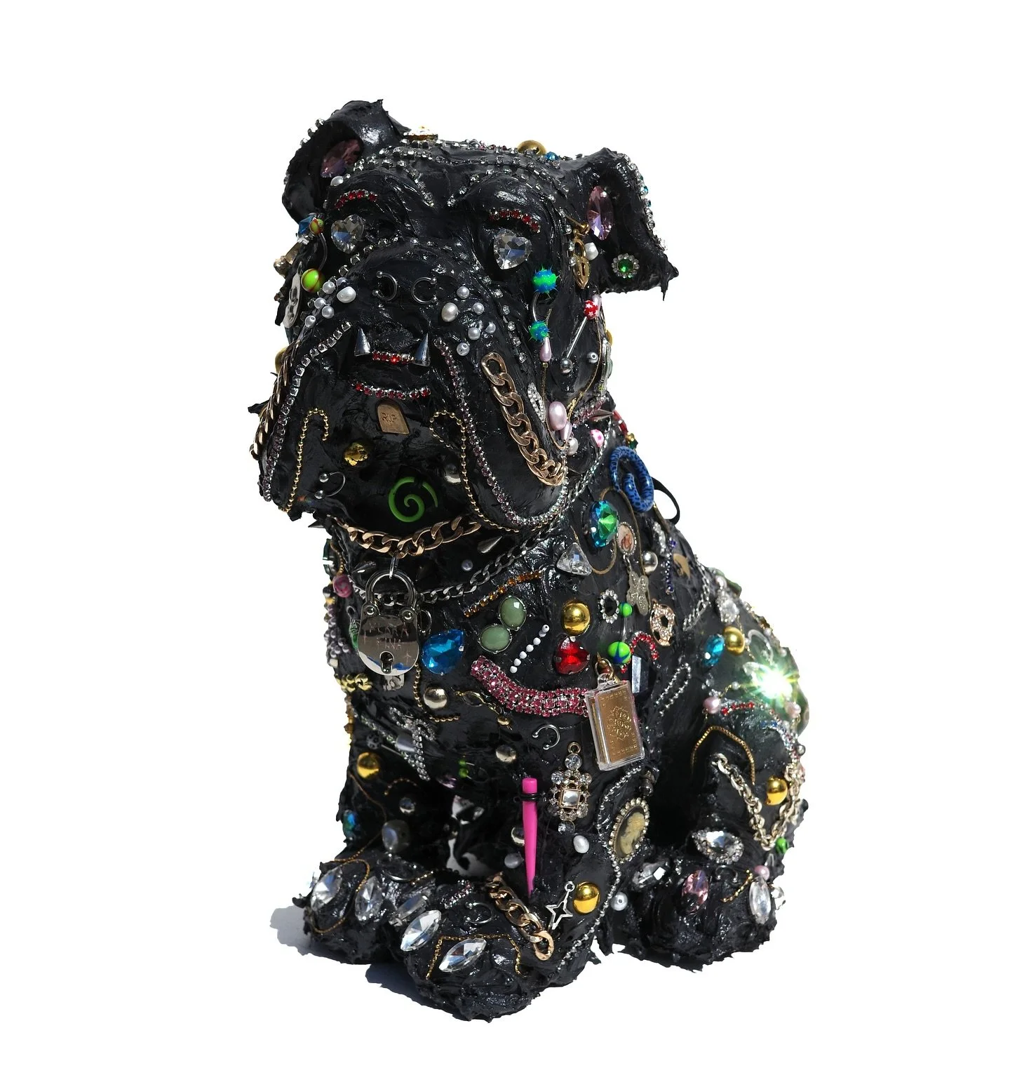 𝔓𝔢𝔯𝔯𝔞 𝔉𝔦𝔫𝔞 💎🤌🏼🐕&zwj;🦺🎀

PERRA-FINA , 2025
Piggy bank , mixed media &amp; found jewelry 
12 x 7 inches

Available piece ✨