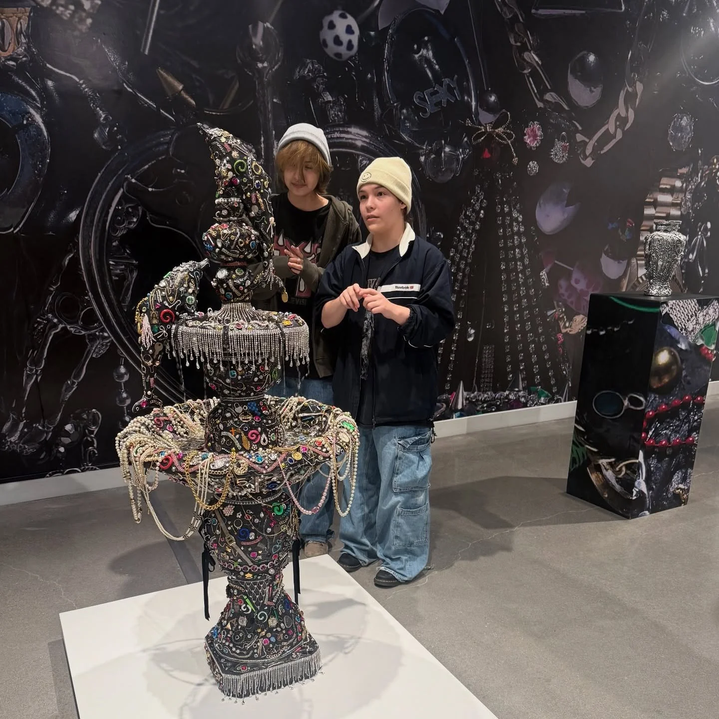 Two months since my Solo exhibition 𝒢𝓇𝑒𝑒𝓉𝒾𝓃𝑔𝓈 𝒻𝓇𝑜𝓂 𝒯𝒾𝒿𝓊𝒶𝓃𝒶 opened at @nmsuartmuseum ! 🥹💕🙏🏼💅🏻 too much fun ! Take me back to opening wknd !! Exhibition will be on view until March 7th