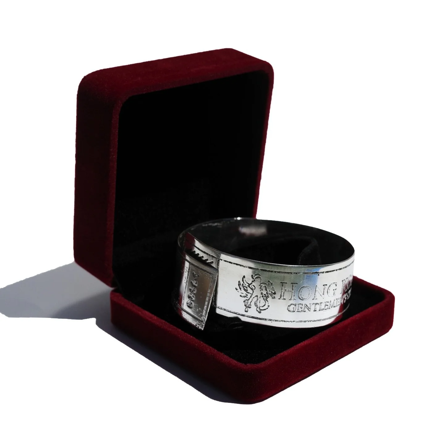 Hong Kong , 2025💥 
Sterling silver 
8.6 x 2.13 inches 

On view at my Solo exhibition 𝒢𝓇𝑒𝑒𝓉𝒾𝓃𝑔𝓈 𝒻𝓇𝑜𝓂 𝒯𝒾𝒿𝓊𝒶𝓃𝒶 @nmsuartmuseum 

Thanks for the support of @griz.topher helping use the @athenaeumartcenter for etching / ✨🥹🙏🏼 @shers