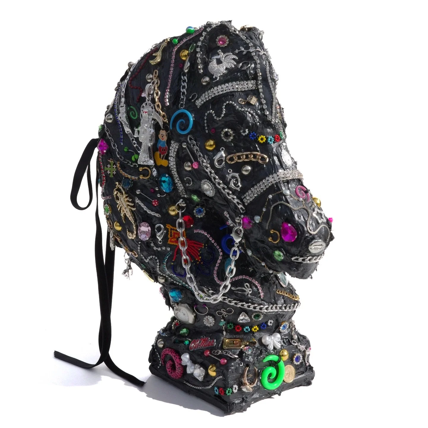 Meanwhile in El Paso ,TX 💕🐎 Opening ma&ntilde;ana en @the_falstaff_ @the_falstaff_project  curated by @ultra_sweet 🎀

Amistosa, 2026
Piggy bank, mixed media and found jewelry
10" x 14.5"