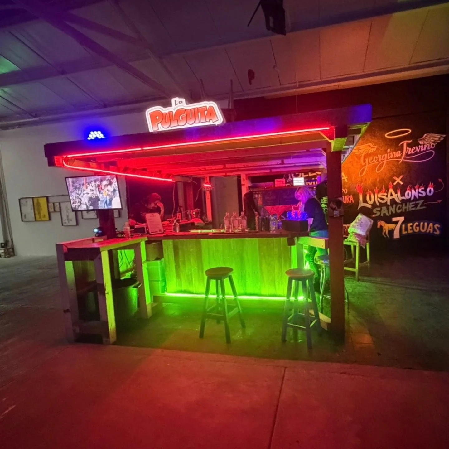 Gracias a tdx los que se dieron una vuelta por la pulguita - instalaci&oacute;n tributo a nuestro Tijuana @las_pulgas 💥💋 Durante la semana de Arte GDL en colaboraci&oacute;n @georginatrevino X @alonsoxluis  Presentado por @iglesia.primitiva_  Graci