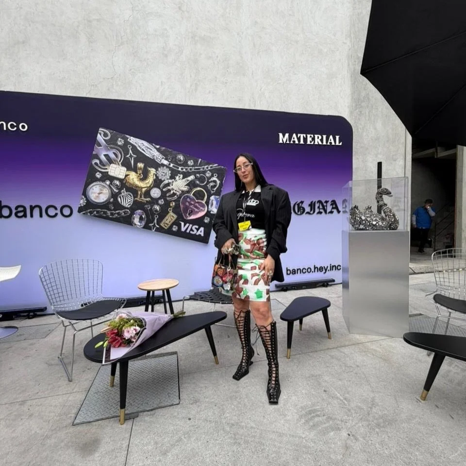 Todo un sue&ntilde;o!! She has a visa card 💥💥💥 😇🎀🫶🏼🥹🦢 un honor ser parte de esta edici&oacute;n-colaboraci&oacute;n de @heybanco X  @mmmmmaterial  Gracias por confiar en mi 🎀💕 @isanats Apartir del 17 de Feb podran adquirir su tarjeta inspi