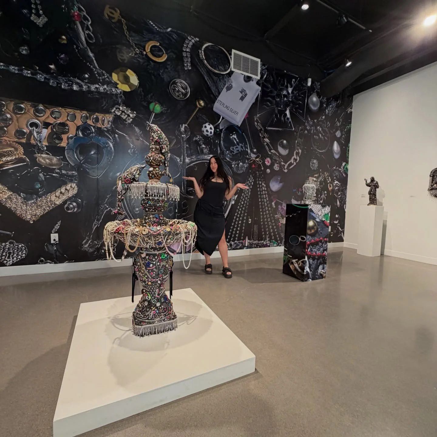 🐬Issa Wrap ! Officially tomorrow last Day To view my solo exhibition 𝒢𝓇𝑒𝑒𝓉𝒾𝓃𝑔𝓈 𝒻𝓇𝑜𝓂 𝒯𝒾𝒿𝓊𝒶𝓃𝒶 at @nmsuartmuseum  So Thankful and honored for this opportunity and Work along side @likethespice @cmaesisk714 @kesleetheblueeyedstunna &