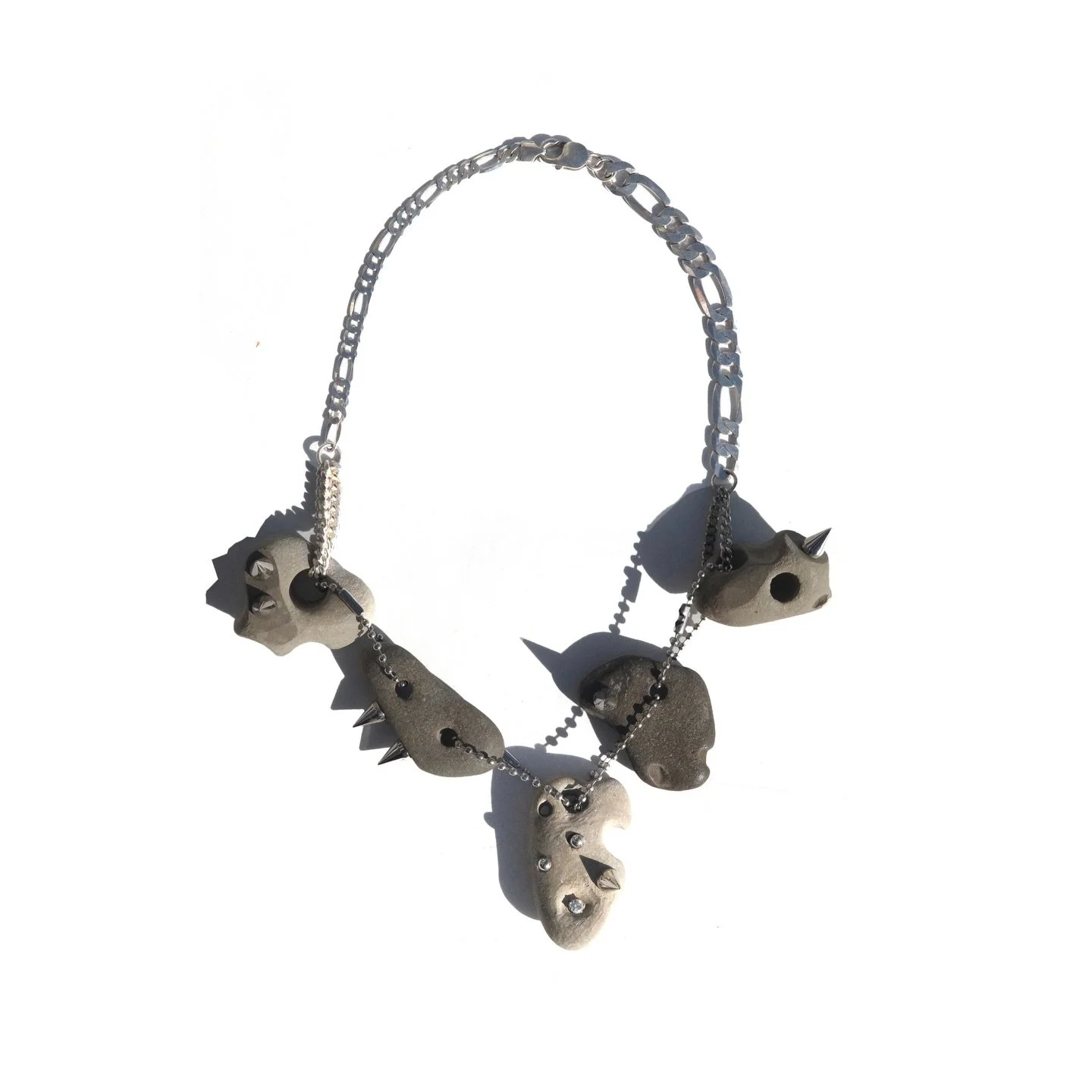 1/1 exercise necklace from last stone carving workshop I took with @emparanoia at @pedra_casaestudi in 🇪🇸 🗿 haven't had the chance to work and play in studio with my new stone obsession practice  but some new works coming soon ;) 🏴💍✨

Carpinteri