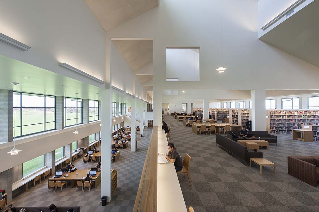 18_University of Hawaii West Oahu Campus-Library Interior.jpg