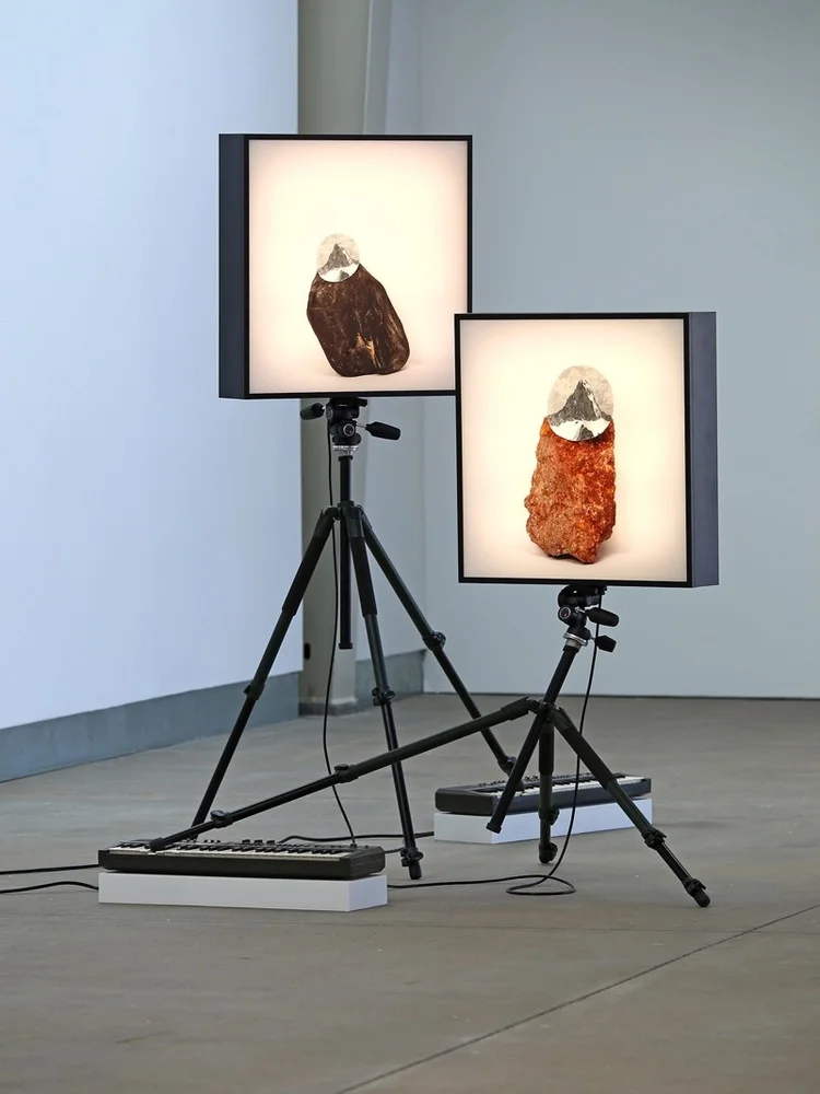 a paradox in distance (inverted), 2014