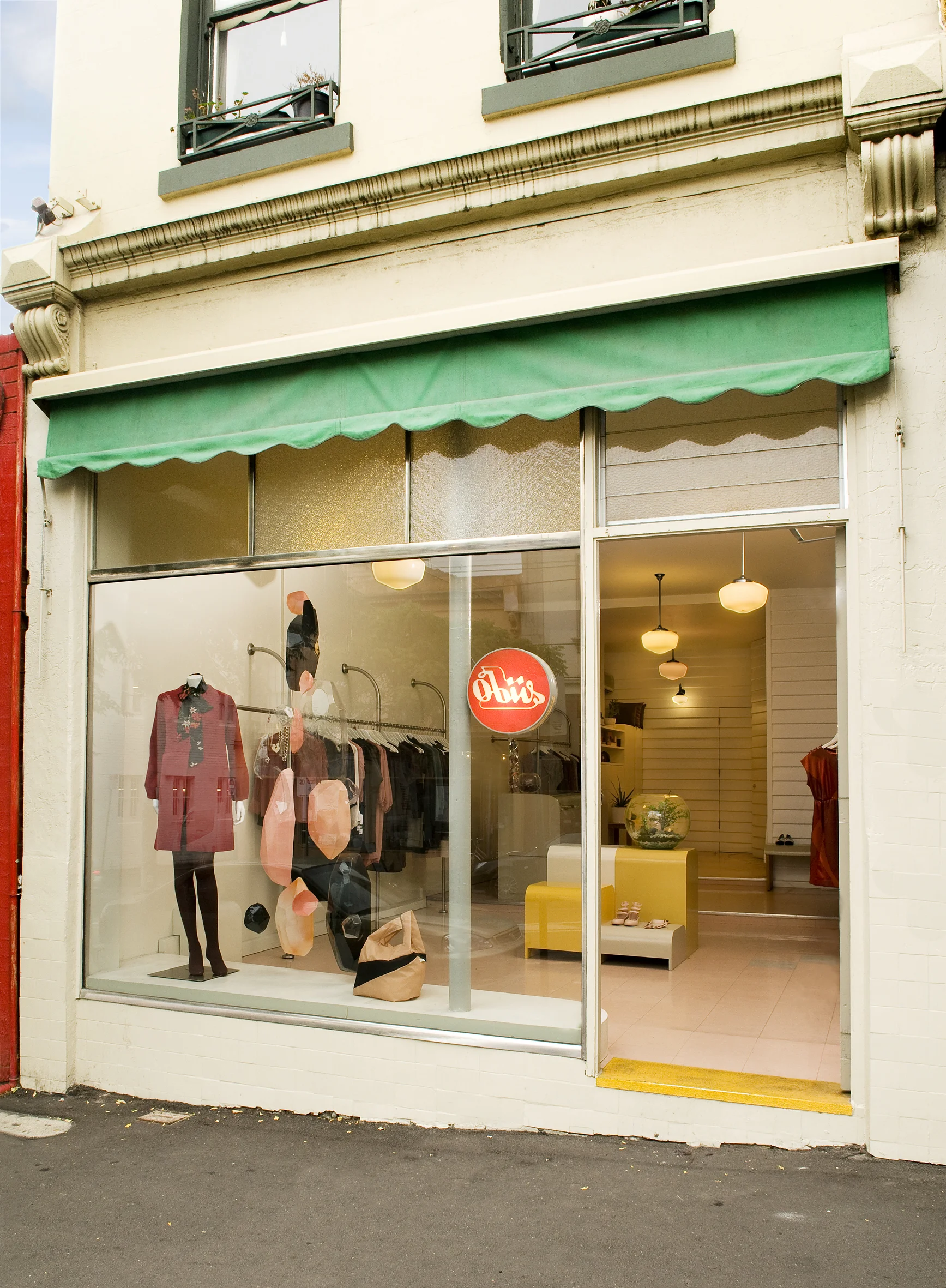 OBUS WINDOW DISPLAYS