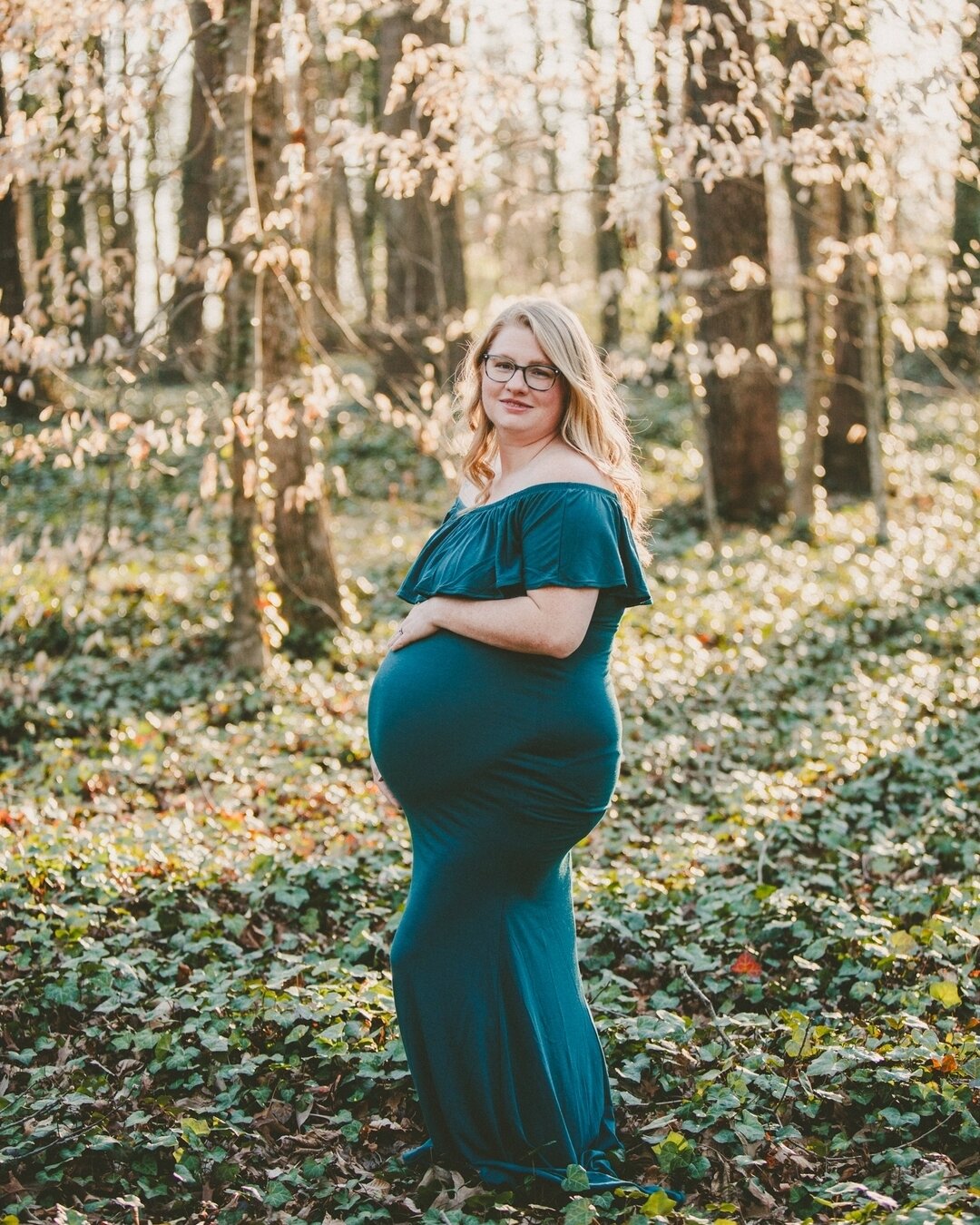 Ah! Cheyenne's maternity/family photos turned out just magical. Such a gorgeous Mama!

#runawayalicephotography #maternityportraits #maryvilleportraitphotographer