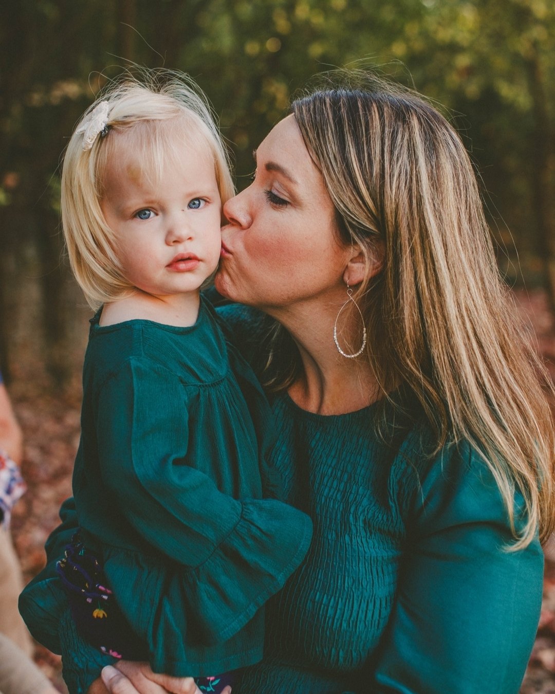 My bags are packed and I'm heading to GA for @renee.adams.realtor Fall Appreciation Event! See you there on Sunday!

#runawayalicephotography #fallappreciation #familyportraits