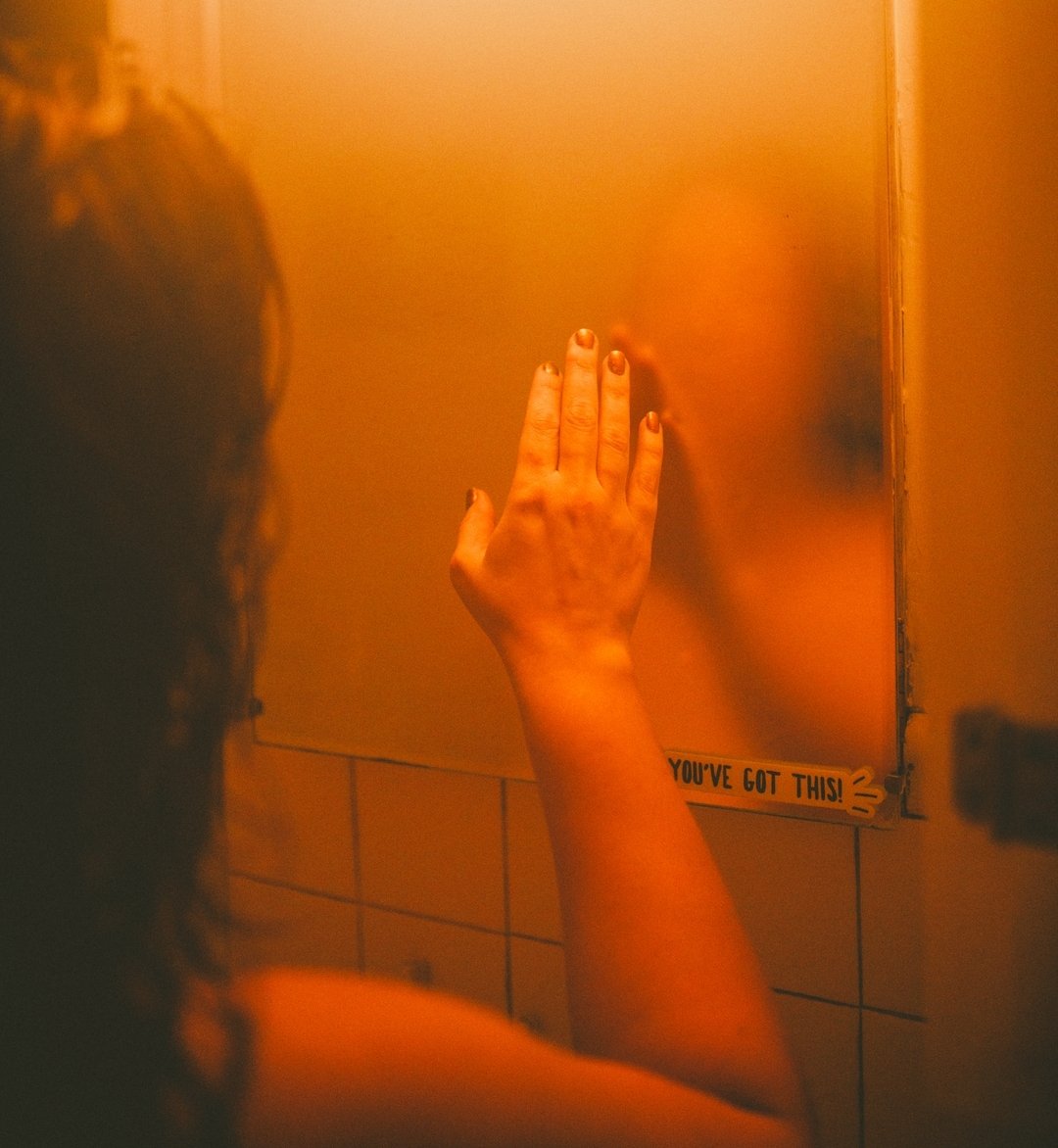 Kindness starts with yourself. That's something that I'm still working on but I try to keep in mind that the more I am filled up the more I can give. You've got this!

#runawayalicephotography #selfportraits #worldkindnessday