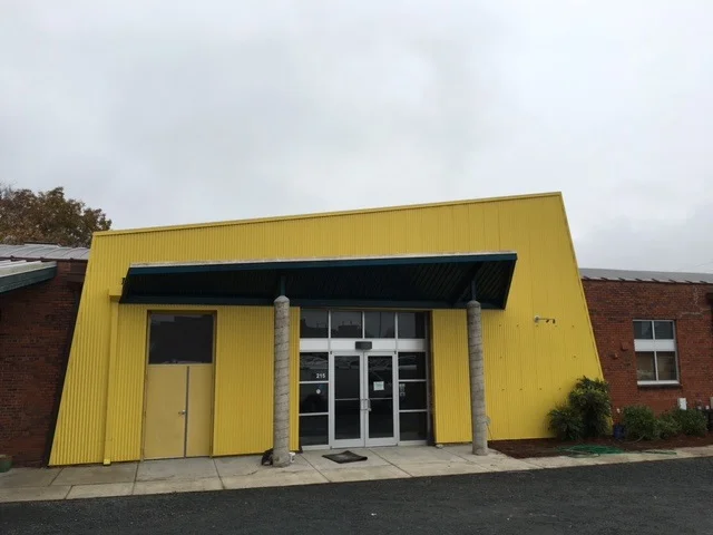 2009's bright yellow entrance