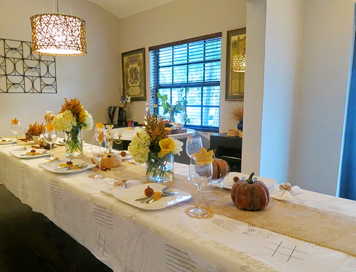 Last year's Thanksgiving was spent over a friend's house. So you know we had to style a table setting for Thanksgiving.