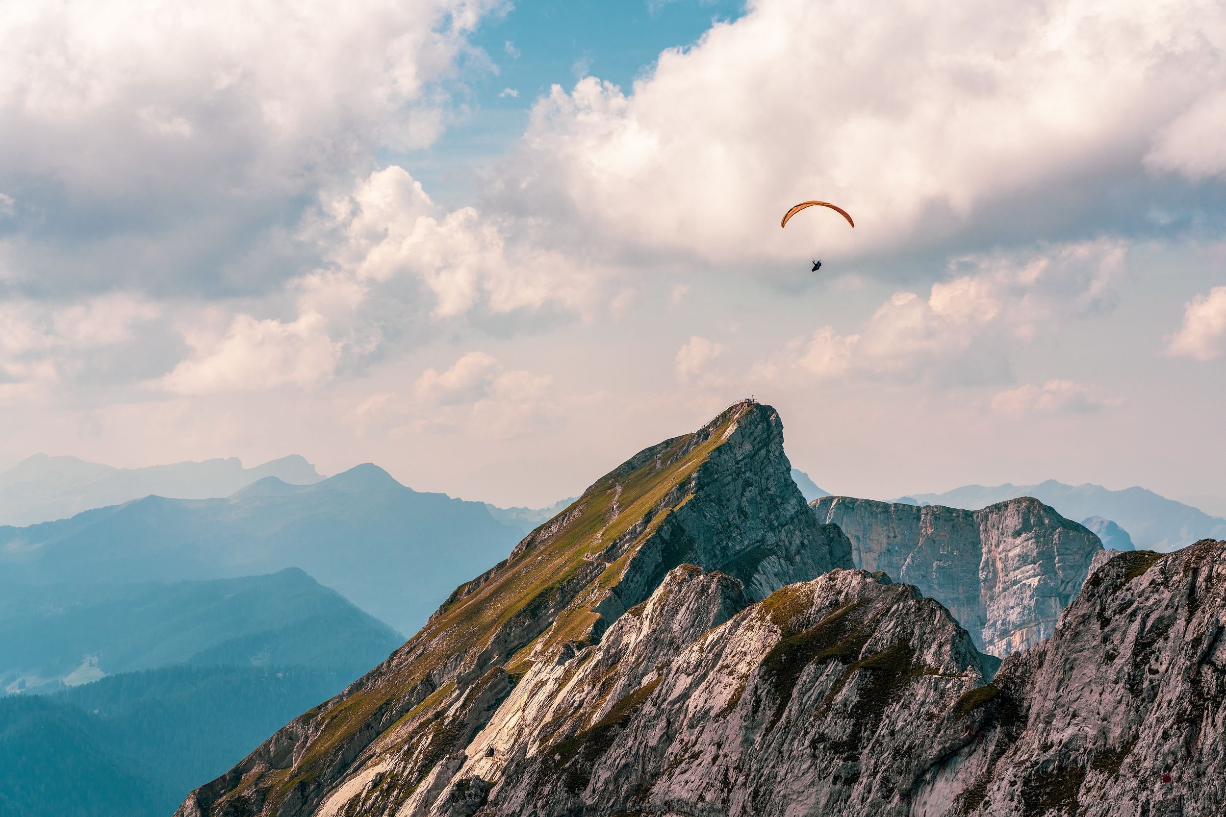 paraglider-alpine-peak-vista.jpg