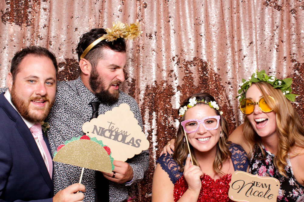 FOTOMOJI_Calgary_Wedding_Photo_Booth_Rental-88.jpg