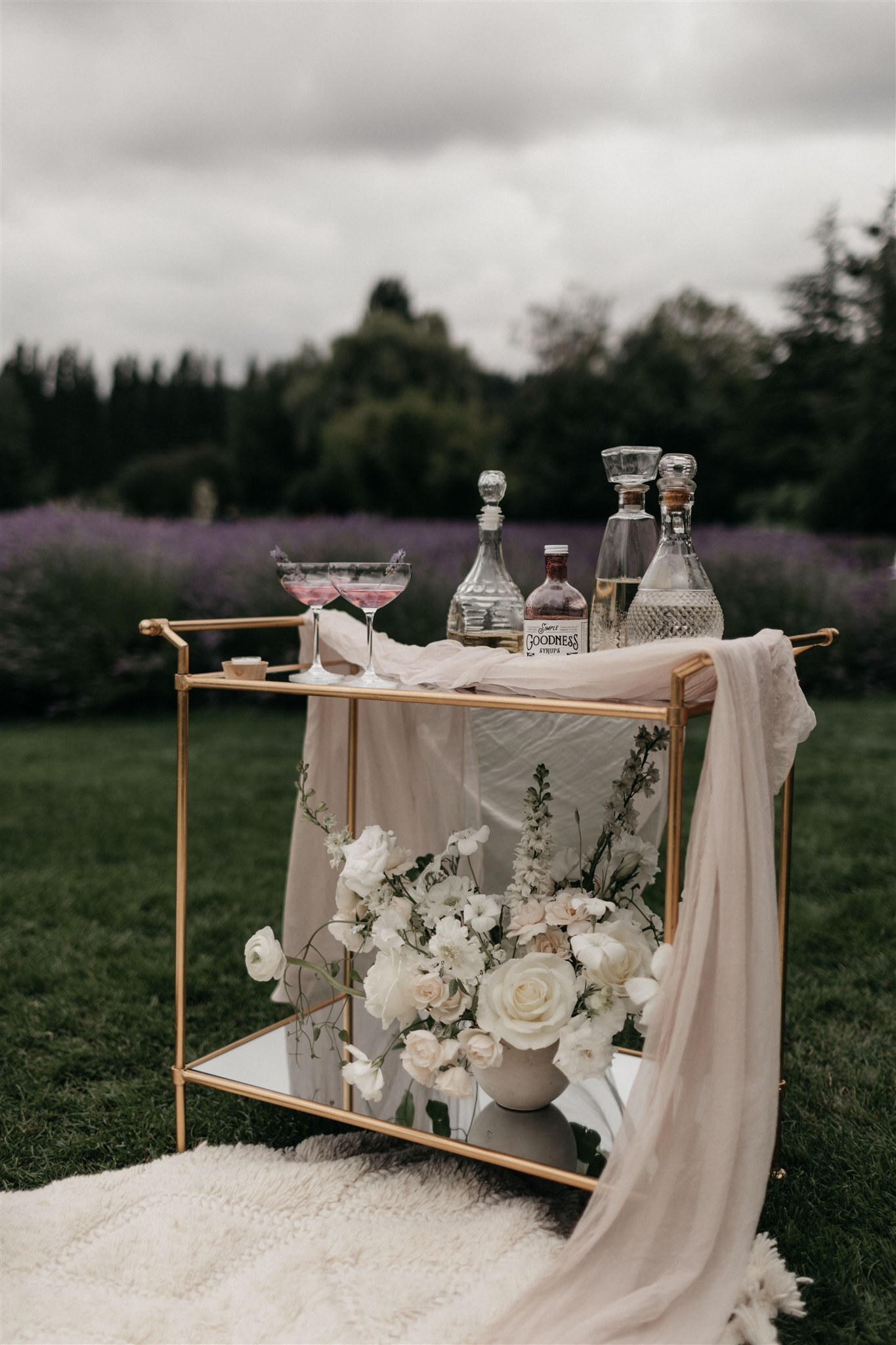 Woodinville_Lavender_Wedding_-_by_Becca_Neblock_Photography_-_Lounge-13.jpg