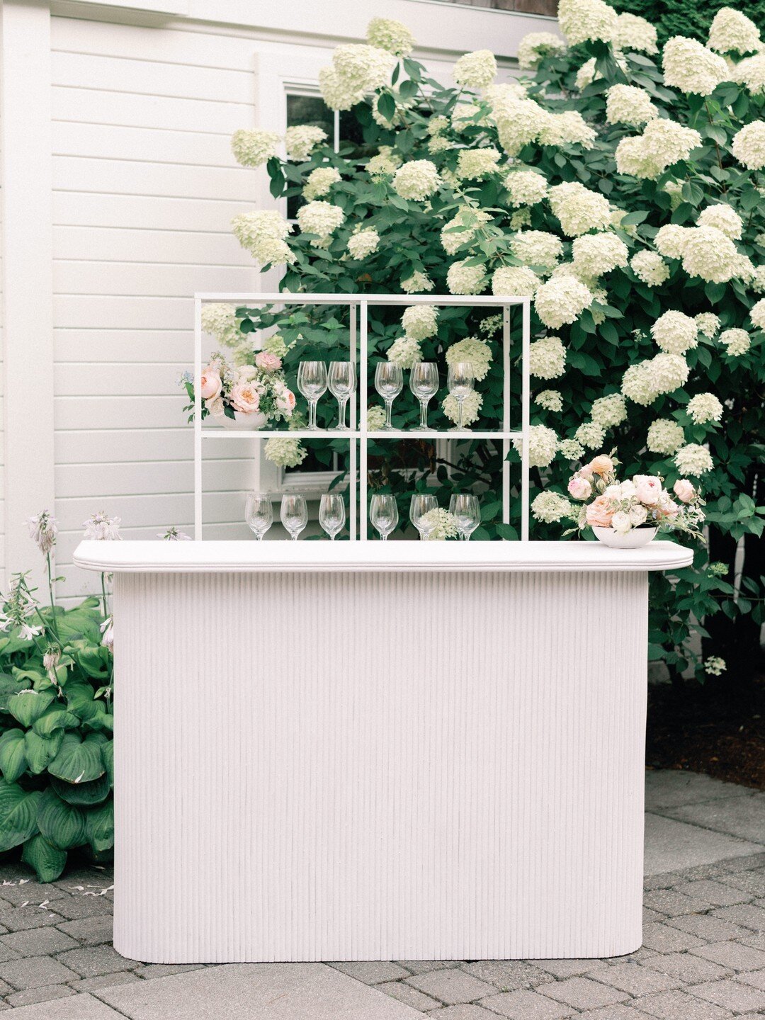 Cheers to the long weekend! Our one of a kind Celeste Bar surrounded by hydrangeas really takes the &quot;hedge&quot; off....⁣
Photography @jacquelinebenetphoto
Planning, Design, and Floral @roseandrewevents
Venue @foxhollow_events 
H&amp;MU @jenlage