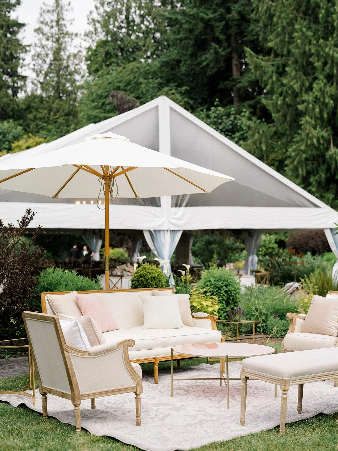 Our 💕Provence Lounge💗 is never going out of style 

Specialty rentals @fanciful_rentals 
Venue @twinwillowgardens 
Photographer @janetlinandersen 
Floral Designer @emeraldcityflowers 
Stationery @krisannaelizabeth 
Content Creator @contentbychristi