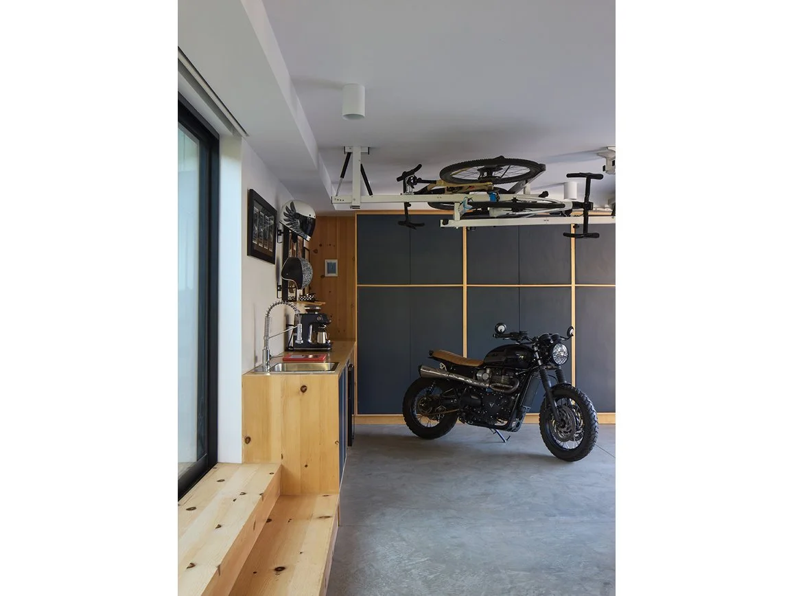 GLYNDON_INT GARAGE_SM_BORDER.jpg