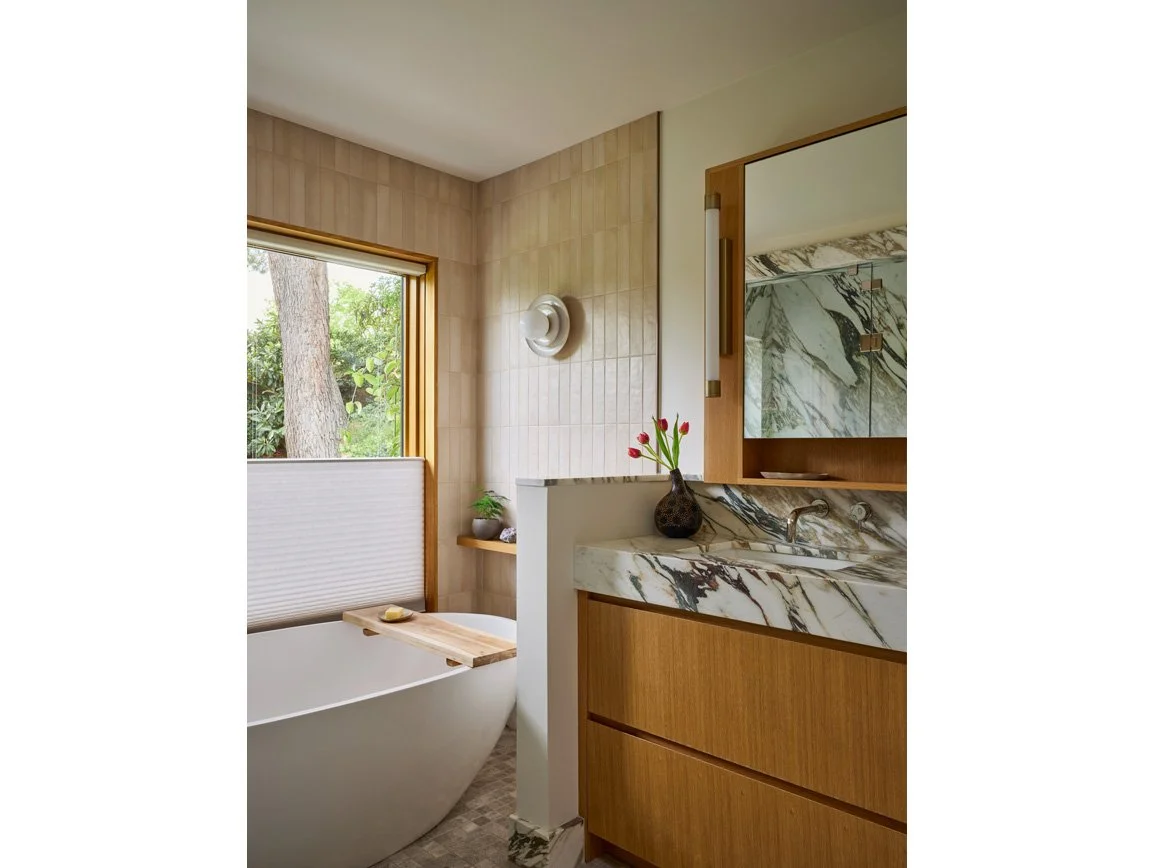 LL_PRIMARY BATH 1_SM_BORDER.jpg
