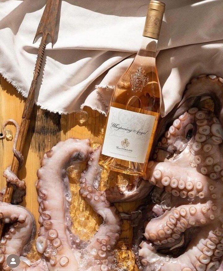 Whispering Angel － Pleasing to the eye 

Whispering Angel is today&rsquo;s worldwide reference for Provence ros&eacute;. Made from Grenache, Cinsault and Rolle (Vermentino), its pale color is pleasing to the eye. 

It is made from grapes sourced from