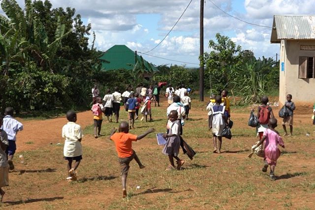 ~ HAPPY & PROUD ~
Seeing these children run happily to the place where their new school in Katwadde, Uganda, will be make me more than warm. It should be every child’s right to have that possibility. To be a small stone in a big important project make me so proud. Thank you @helpathand.se for creating future from dreams! ————————————————————————
#graphicsupport #donation #wecanalldosomething