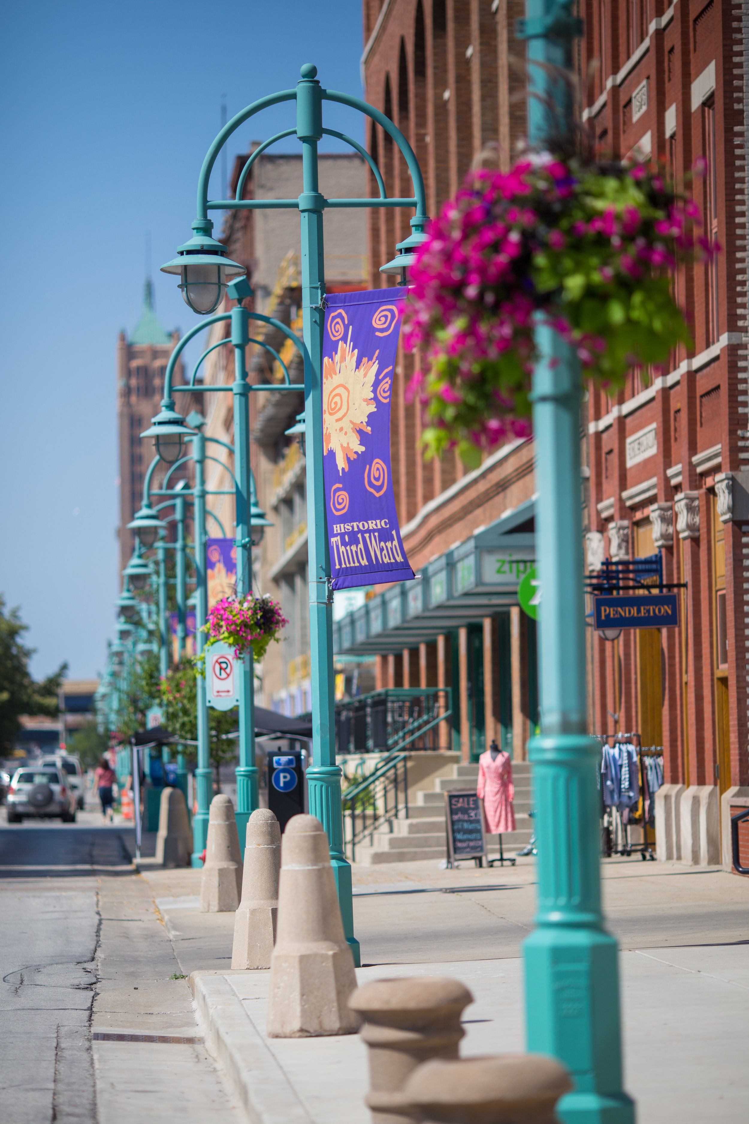  There are lots of shopping and food options in the Historic Third Ward. 