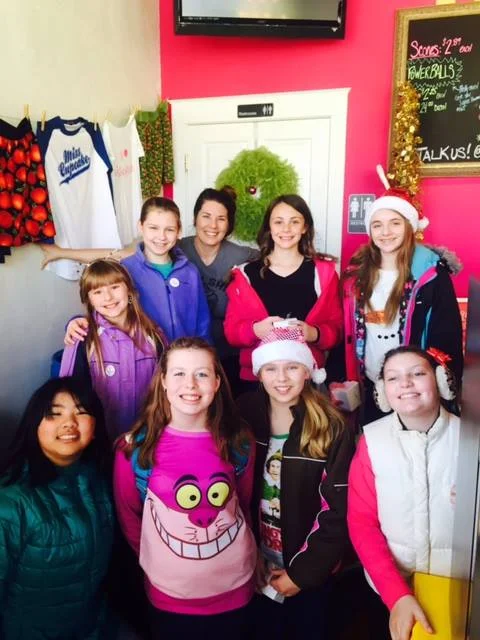 SCOUTS ENJOYING 5 – 7 BAKERY STOPS AND TREATS DURING OUR PUBLIC CHRISTMAS AROUND MILWAUKEE BAKERY BUS