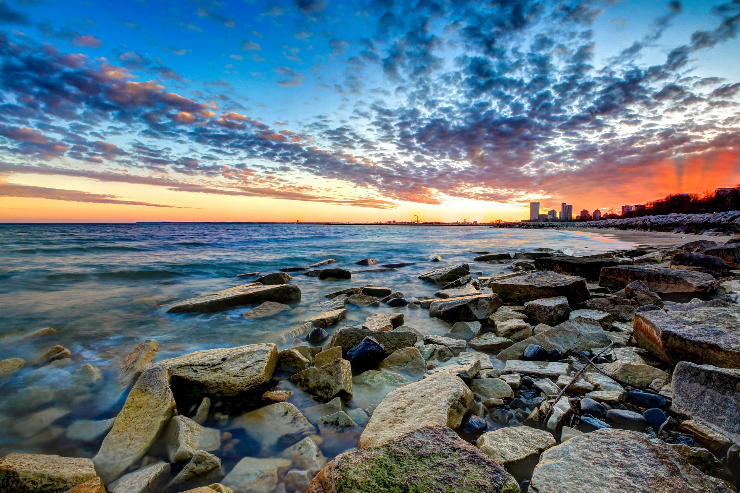  Sunrise on Lake Michigan in downtown Milwaukee 