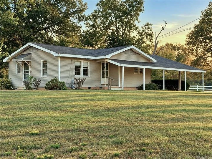 A Horse Lover's Dream on 21 Acres

6008 Middle Warren Rd, Pine Bluff, AR
3 bd | 2 ba | 2,112 sqft | 21.32 acres
$495,000

Melissa Cowper-Smith, REALTOR&reg;
Keller Williams Realty Central
Cell: 501-722-7763
Office: 501-907-5959
Grounded &bull; Percep