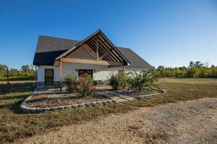 10 Acres Between Sheridan &amp; Redfield

8111 County Rd 58, Redfield, AR
5 bd | 2.5 ba | 3,068 sqft | 10 acres
$495,000

Melissa Cowper-Smith, REALTOR&reg;
Keller Williams Realty Central
Cell: 501-722-7763
Office: 501-907-5959
Grounded &bull; Percep