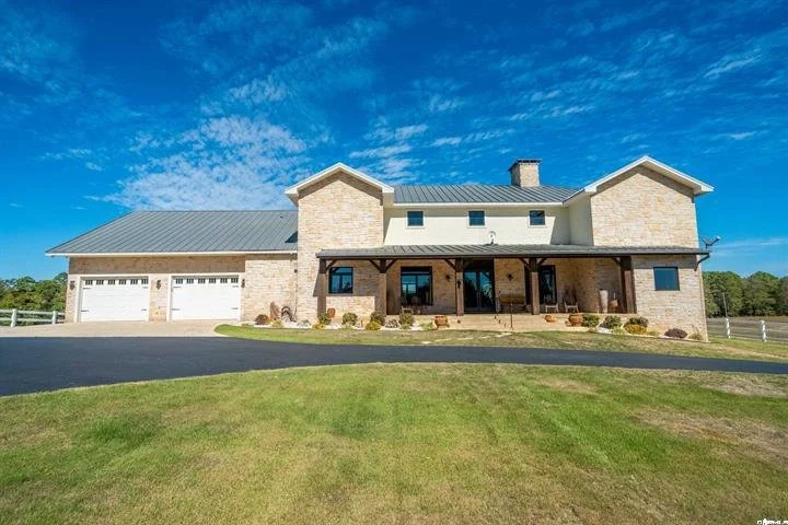 40 Gated Acres with Ponds &amp; a Four-Stall Barn

905 Sunshine Road, Royal, AR
3 bd | 2.5 ba | 4,348 sqft | 40 acres

$1,750,000

Melissa Cowper-Smith, REALTOR&reg;
Keller Williams Realty Central
Cell: 501-722-7763
Office: 501-907-5959
Grounded &bul