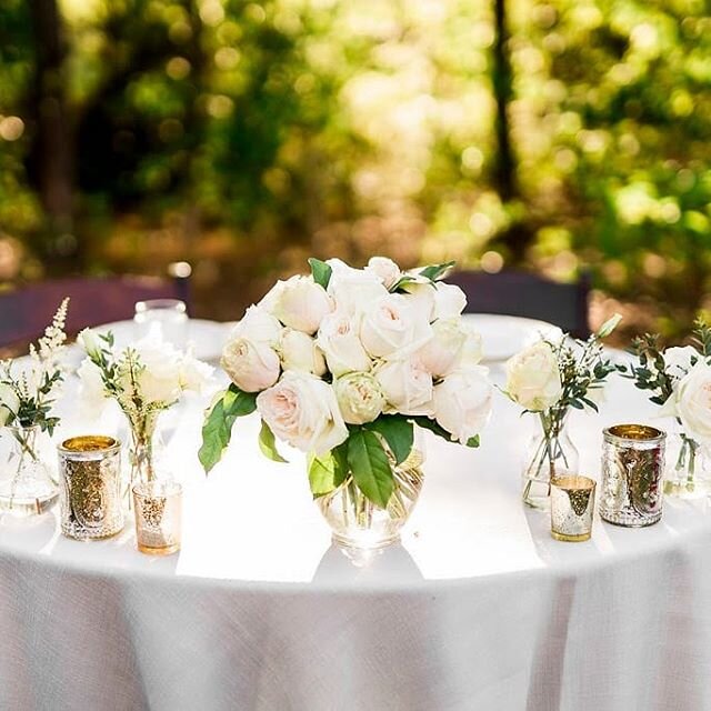 I love the combination of the classy design of the linens and flowers, mixed with the natural background. Some couples like to stick to a very traditional feel, while others lean towards a more natural feel. Both are beautiful on their own, but my fa