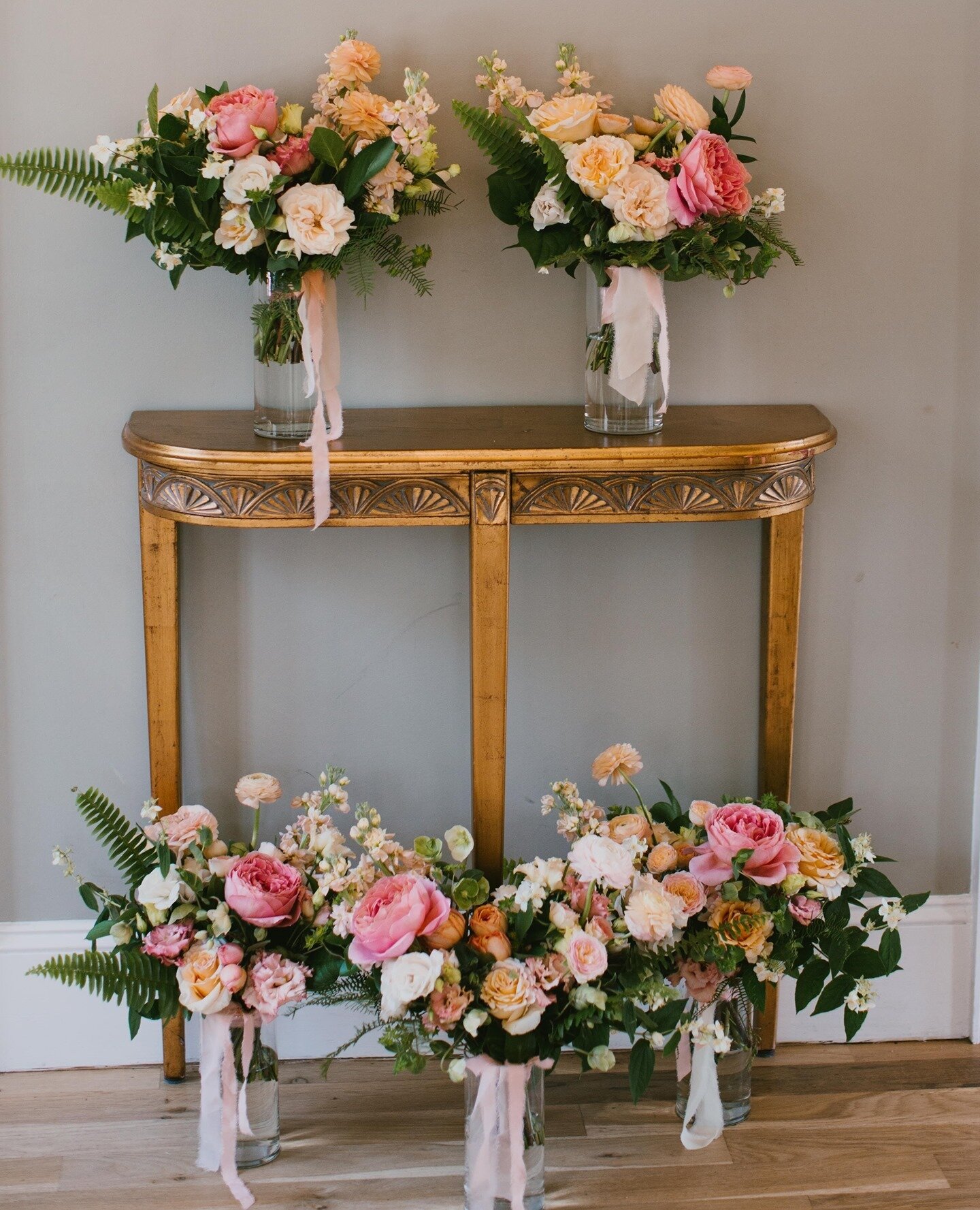 Bringing a little color to this grey Monday morning
.

📷: @brett.seat
📝: @maggie_collective , @becca_collective and @courtneyandthehoppers with @canddevents
💐: @plumeevents
⛪️: @thebradfordnc
Tap for full list of vendors