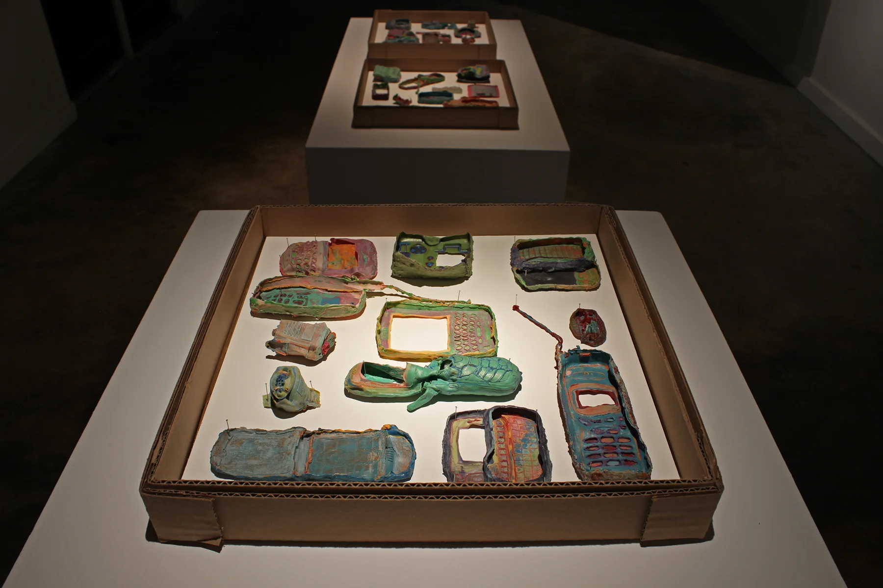 Takashi Horisaki, #latex#cell to Go , Latex, color pigment, residue from obsolete technologies, cardboard box with needle pin