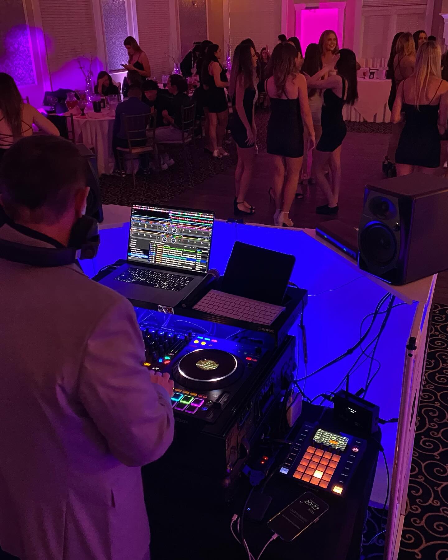 Scenes from a really fun Sweet 16 Celebration this weekend !

The Father/ Daughter dance featured a choreographed dance routine with a custom made mashup mix built for the client by @djfrankec 

Equipment used that evening:

Controller: Pioneer FLX10