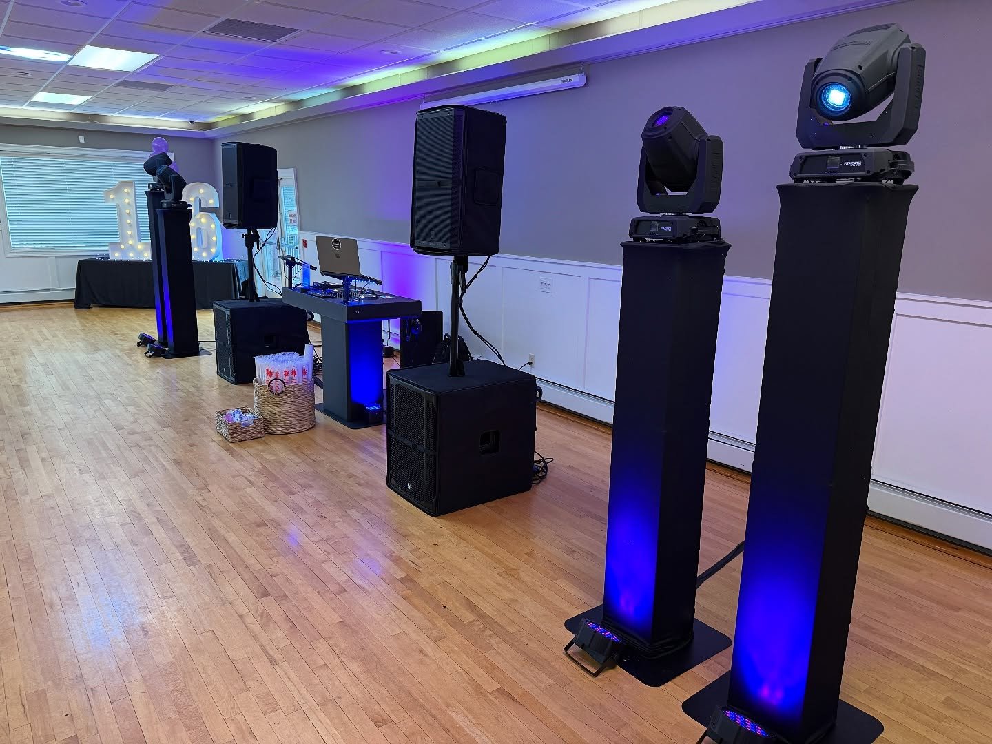 Great energy celebrating Emma’s Sweet 16 last night @whitemeadowlakecountryclub
@djfrankec provided the musical soundtrack as well as:
💡 advanced dance floor lighting
✅ room uplighting
📸 photobooth & more!
Book your celebration with D