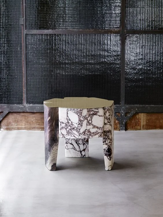 DC1615: Marble & brass coffe table. Design by Vicenzo De Cotiis.