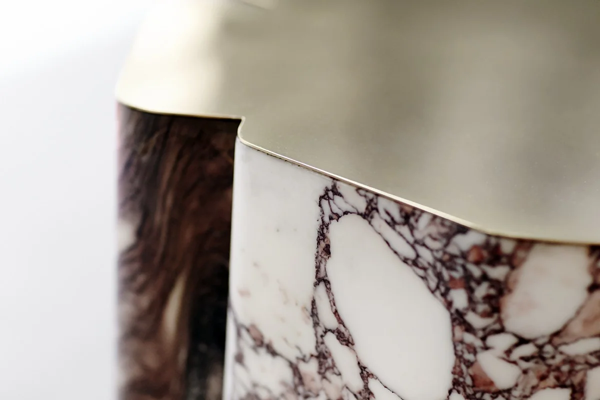 DC1615: Marble & brass coffe table. Design by Vicenzo De Cotiis.